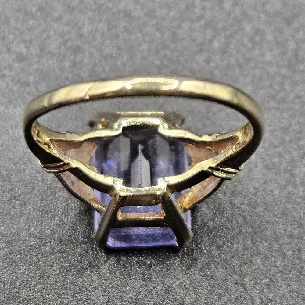 10K Yellow Gold Purple Emerald Cut Gemstone Ring Size 5 3.41g Vintage